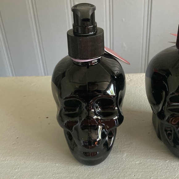 LAST- NWT Pomegranate Vanilla Scented -2 Black Skull 💀 Hand Soap Pump Set - Picture 11 of 17